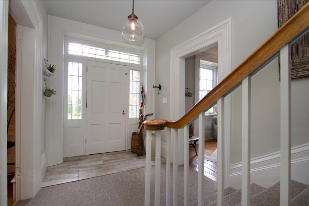 foyer 3Ontario stone home for sale 3820 Concession Road 6 clarington  Dave Chomitz 