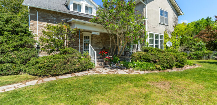 583 Moira St Tweed ontario stone home heritage property in tweed ontario dave chomitz for slale